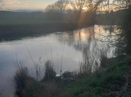 Camping in absoluter alleinlage mit Angelplatz, hotel en Ehringshausen