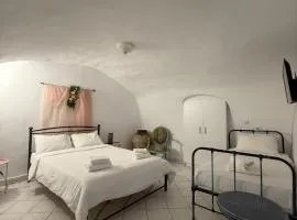 Mani Tsopakas Residences Nest studio