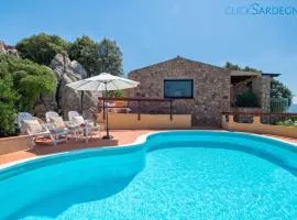 Costa Paradiso villa con piscina indipendente e vista mare per 6 persone
