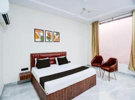 Hotel O H S Palace, viešbutis mieste Bilhaur