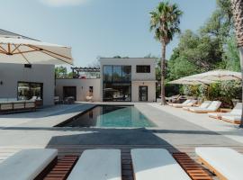 Villa Ryx avec piscine, khách sạn ở Grimaud