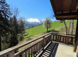 Chalet cosy vue montagnes Manigod, hôtel à Manigod