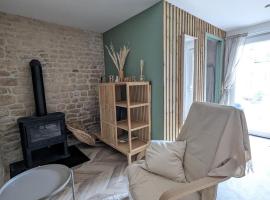 Jo And Manu's Barn, hotel in Falaise