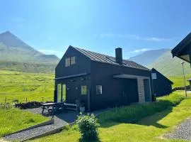 Luxury Cottage with Stunning Views - Okkara summarhús við Gjógv