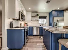 Viesnīca Modern Farmhouse I Quite Escape w/ Vibrant Kitchen pilsētā Owasso