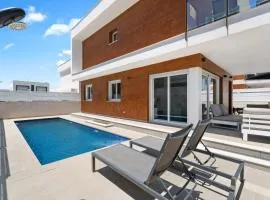 Casa Bos Flamingo Pool and Jacuzzi