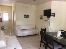Baywatch Apartments, hotel di Castara