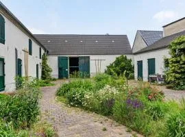 Vierseitenhof mit Pool