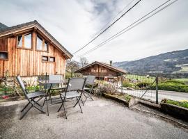 Gite La Ferme de la plaigne, hotel i Taninges