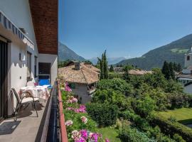 Schnitzer Ferienwohnung Enzian, Hotel in Rabland
