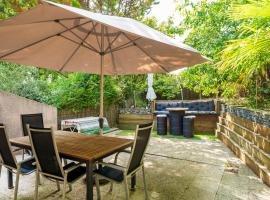 Maison Chaleureuse Avec Terrasse, Hotel in Capbreton