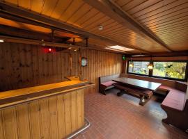 Cozy House with partyroom, Hotel in Düsseldorf