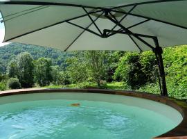 Calme, vue, espace et spa privatif โรงแรมในSoulan