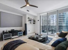 Brickell 1BR Skyline Balcony Corner Suite Walkable to City Centre LuxePad