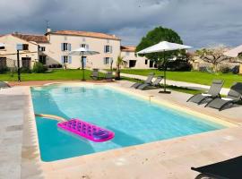 Ambre à la Rochelle, hotel i Vergné