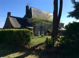 appartement dans manoir du xvii eme โรงแรมในPluherlin