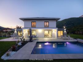 Villa 8 personnes, piscine chauffée, salle de Jeux, Lac Annecy, khách sạn ở Doussard