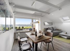 Loft mit Seeblick und Innenpool, hotel i Petersthal