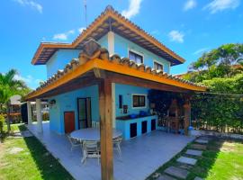 Casa com Churrasqueira, Piscina e Clube - 50m do Rio e Mar - Até 8 hóspedes: Camaçari'de bir otel