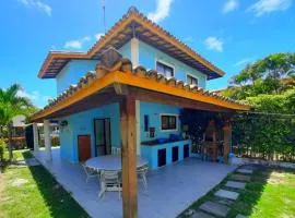 Casa com Churrasqueira, Piscina e Clube - 50m do Rio e Mar - Até 8 hóspedes