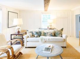 Historic Downtown Home Hot Tub, hotel di Nantucket