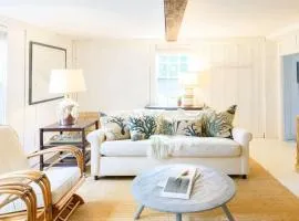 Historic Downtown Home Hot Tub