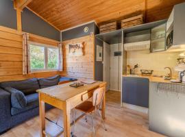 Chalet montana 4 - 4 personnes, hotel v destinaci Roquefeuil