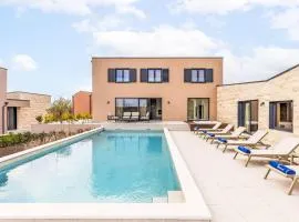 Holiday Home Sola by Interhome