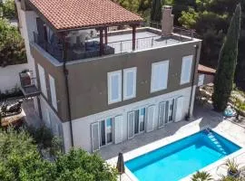 Gorgeous Home In Splitska
