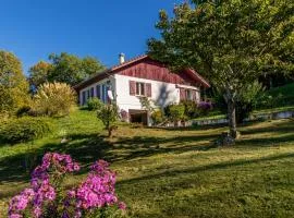 Maison dans un parc de verdure