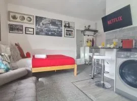 West Street Studios, Free WIFI, FREE Parking, Washer dryer