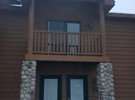 2BR Rustic Villa, hotel u gradu Utica