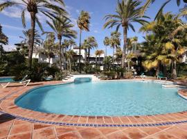 Frontline paradise townhouse: Estepona'da bir otel