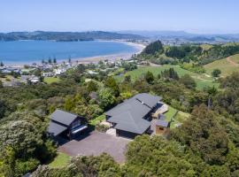 Treetops Cottage at the Castle, chalé alpino em Whitianga