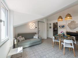 Casa Royale Appartamento Aria, hotel i Lierna