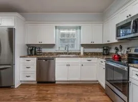 Bike Path Getaway in Town · On bike path, NEW KITCHEN,walk to St