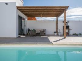 Villa Esmeralda, hotel in Lanzarote