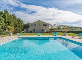 Le Mas de l'Olivier โรงแรมในPlan-dʼOrgon