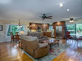 Connestee Lakefront Retreat · Lakefront Retreat in Connestee Fal