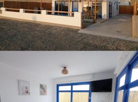 Casa de Playa a pasos del mar y sol todo el año, Hotel in San Vicente de Cañete