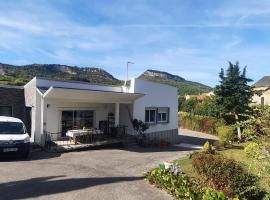 Gite Aux Tourterelles, Hotel in Tournemire