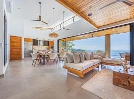 Pacific Paradise Brand New Luxury Home, Dominical