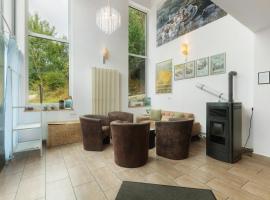 Ferienhaus Eifel Atrium, khách sạn ở Zweifelscheid