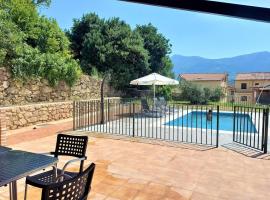 Casa Rural El Barranco โรงแรมในMombeltrán