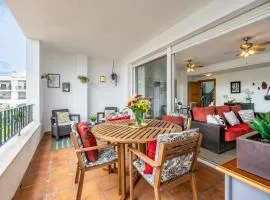 Congrio - Resort Holiday Treat