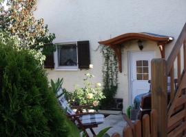 Ferienhaus Apfelblüte โรงแรมในชอทเทน