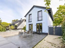 Haus mit 4 Schlafzimmern – hotel w mieście Solingen