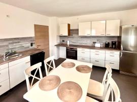 Ferienwohnungen in Lohr: Lohr am Main şehrinde bir otel