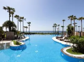 Exclusive frontline beach penthouse