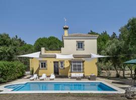 Chalet Independiete Con Piscina, Hotel in Cádiz